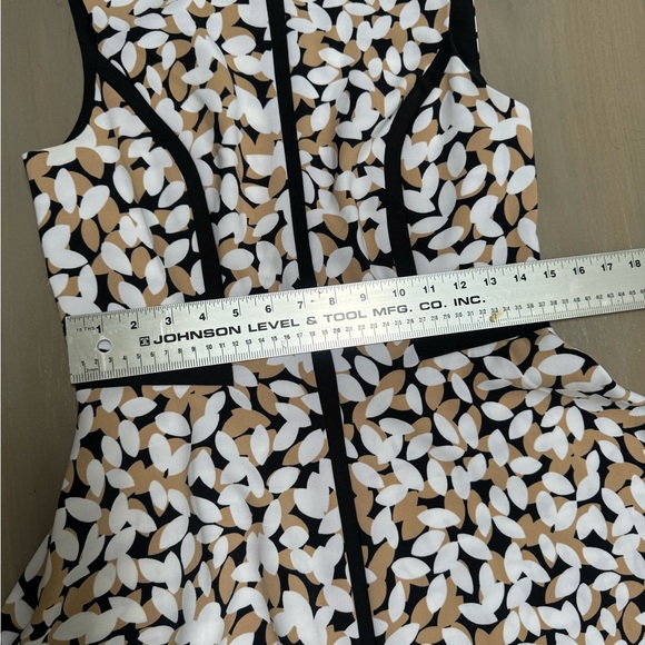 New feminine dress for every day design for most body types hand wash cold. - Picture 6 of 8